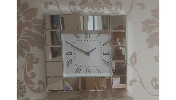 Mirrored Clock